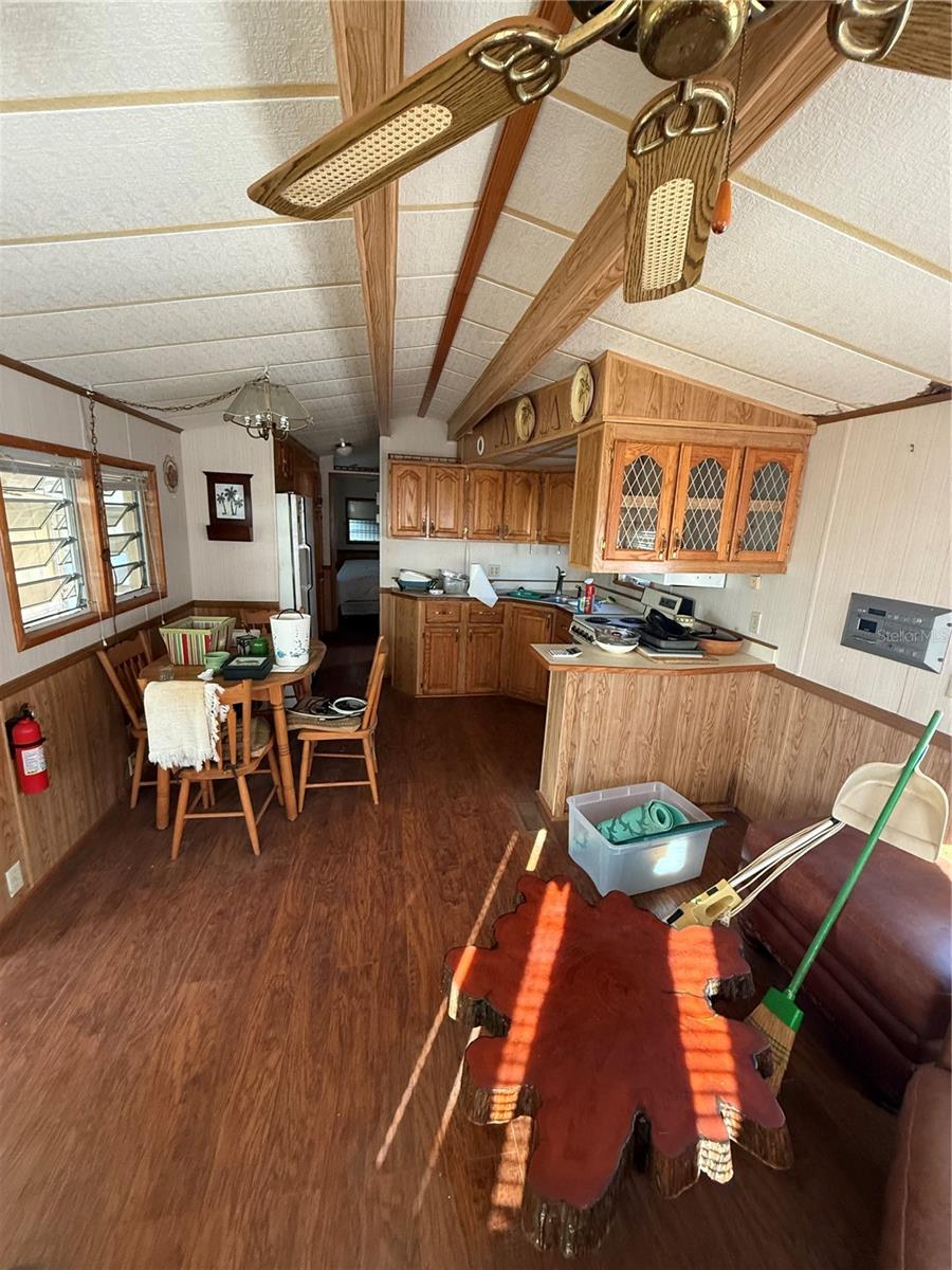 HOLIDAY TRAVEL PARK ENGLEWOOD - Residential