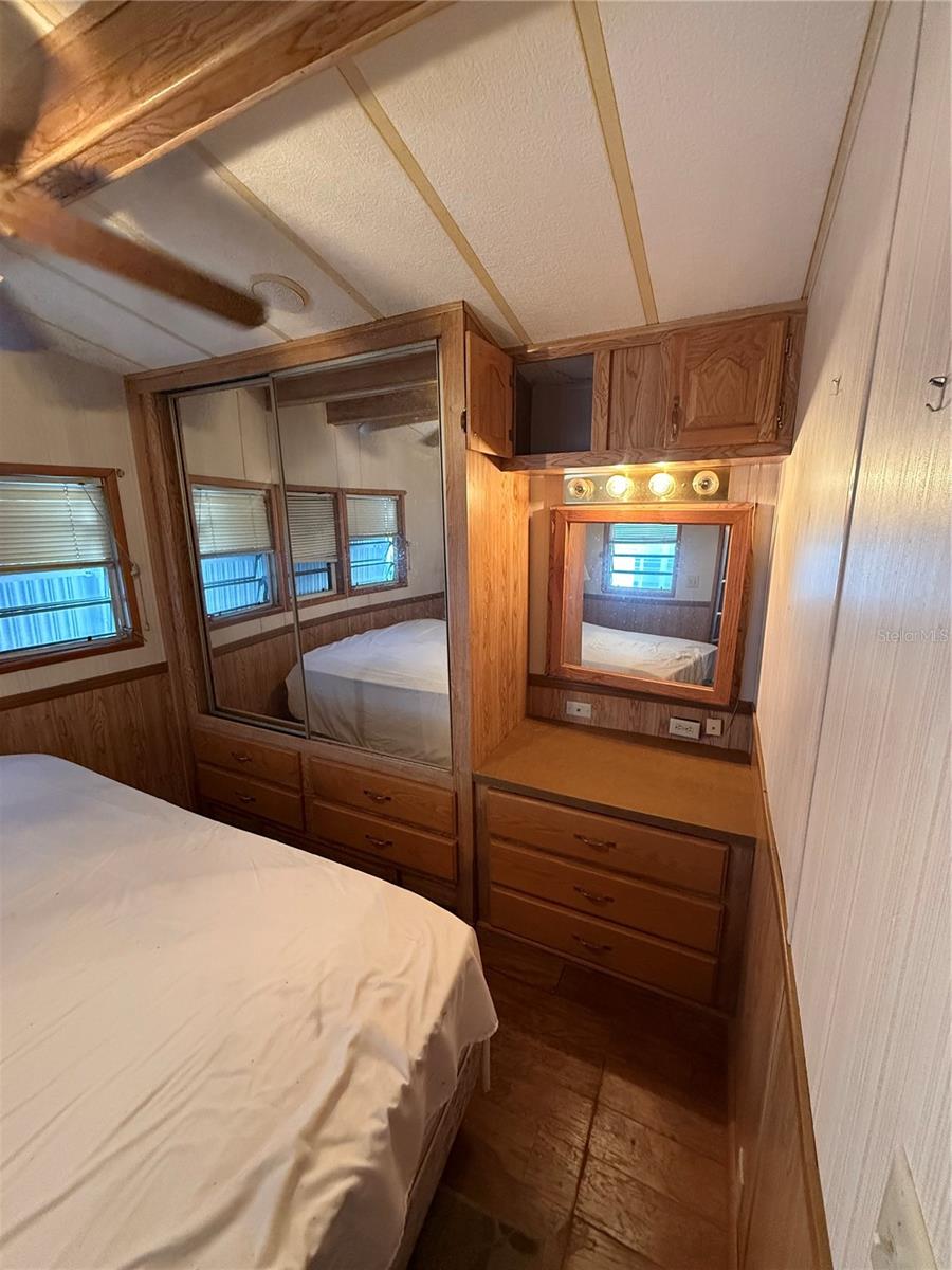 HOLIDAY TRAVEL PARK ENGLEWOOD - Residential