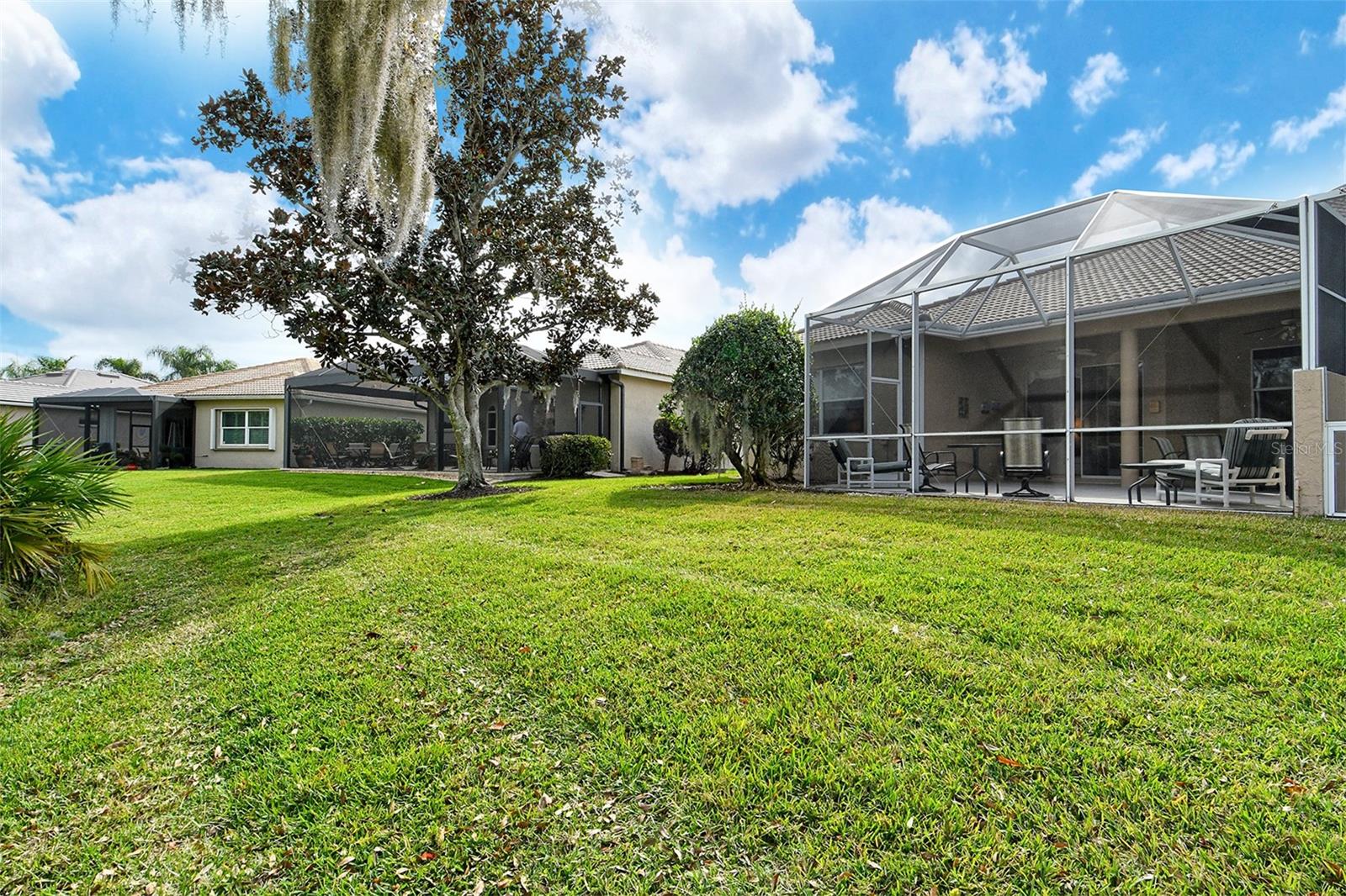 HERITAGE OAKS GOLF & COUNTRY CLUB - Residential