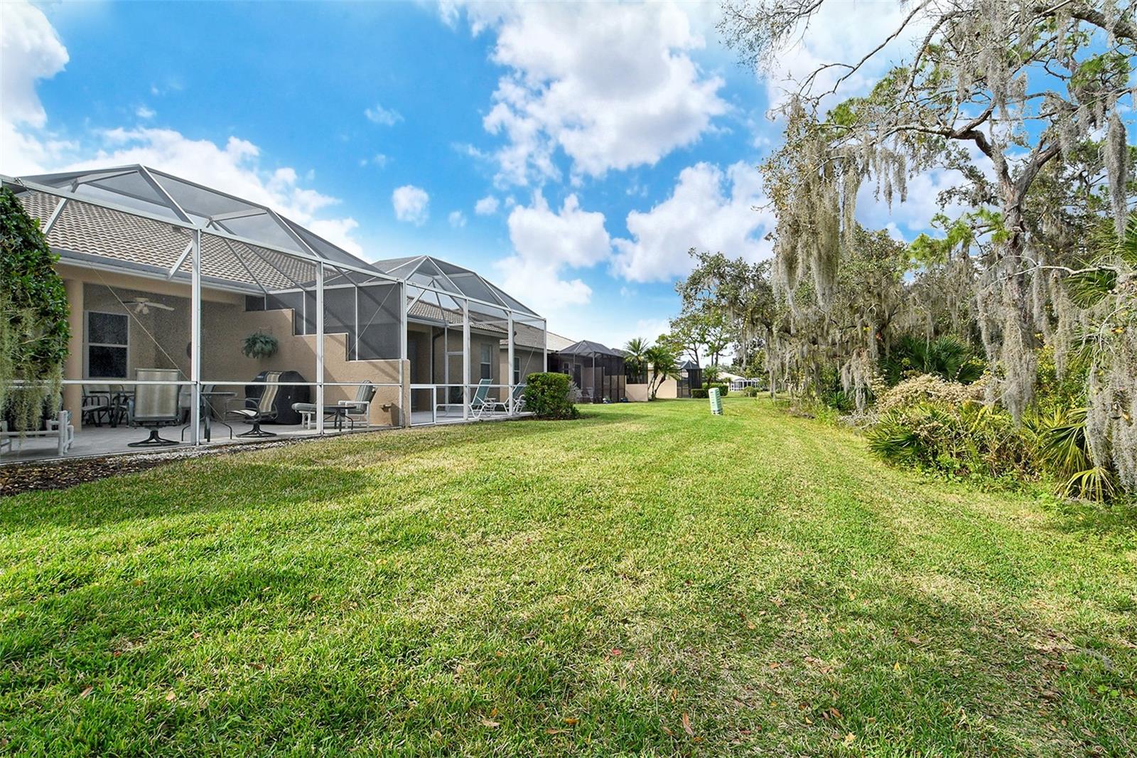 HERITAGE OAKS GOLF & COUNTRY CLUB - Residential