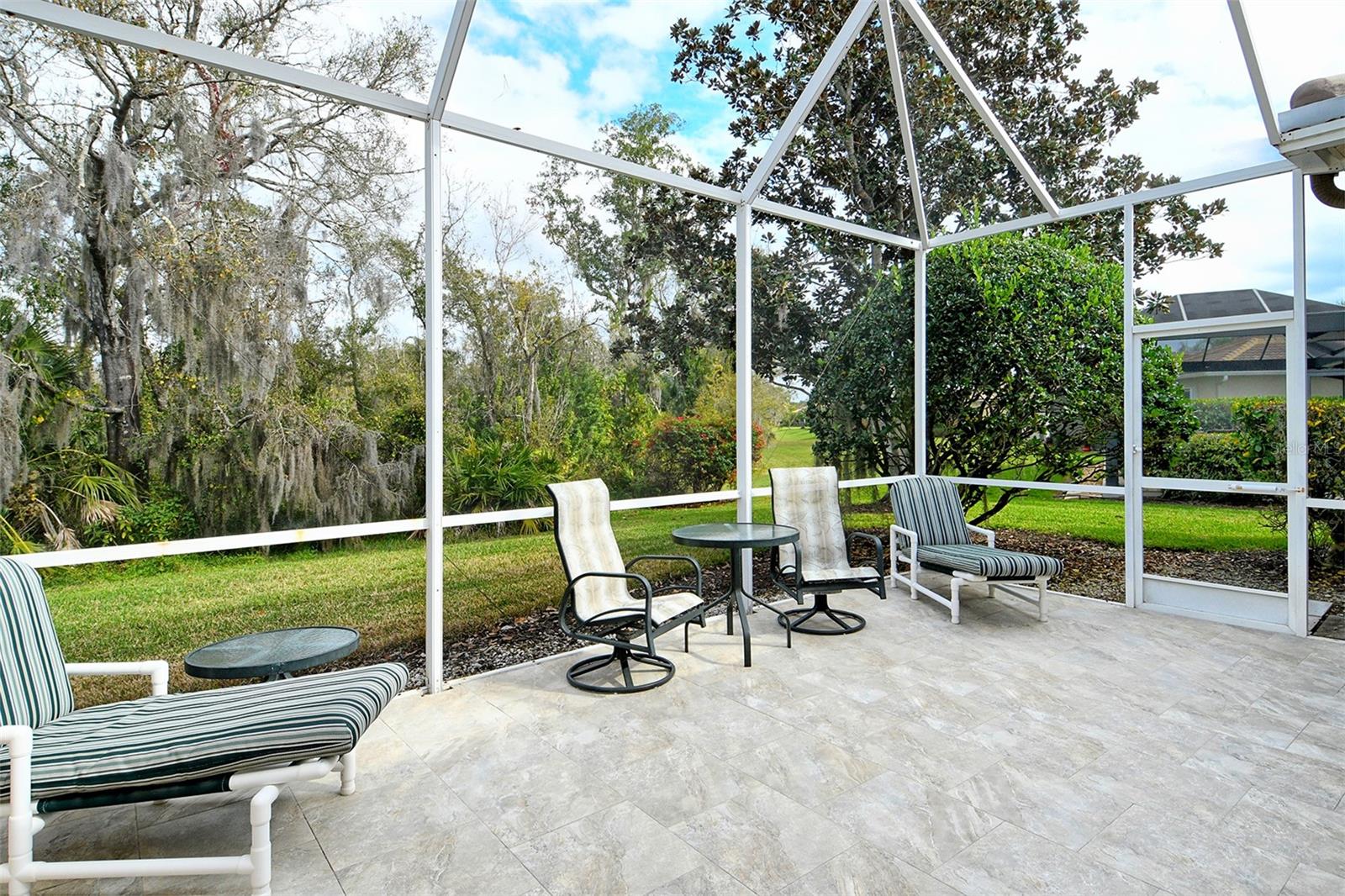 HERITAGE OAKS GOLF & COUNTRY CLUB - Residential