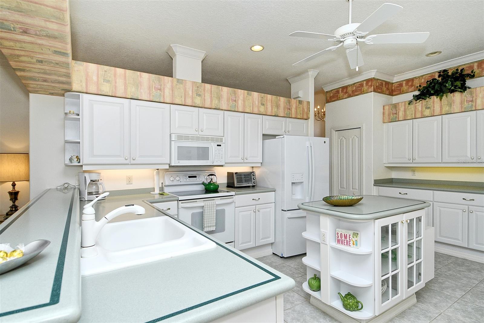 HERITAGE OAKS GOLF & COUNTRY CLUB - Residential