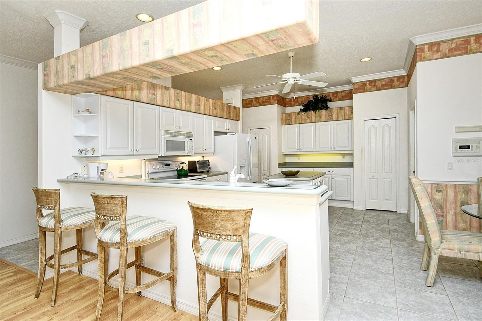 HERITAGE OAKS GOLF & COUNTRY CLUB - Residential