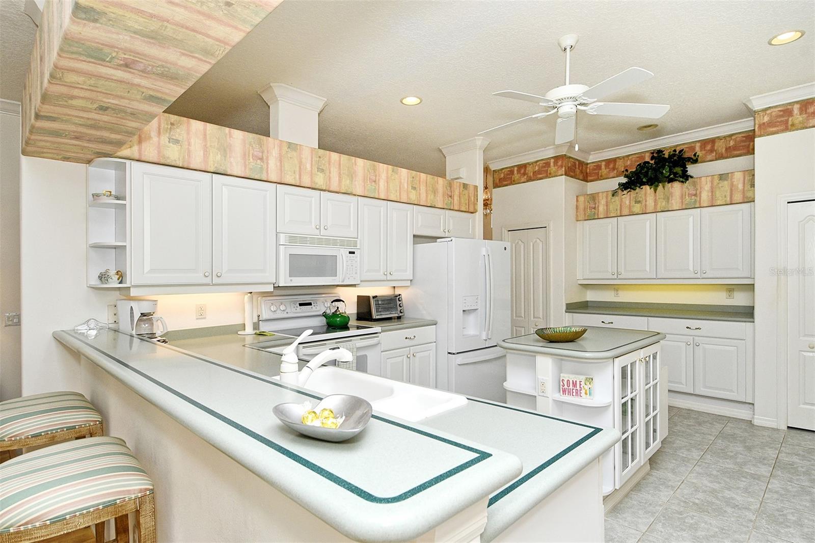 HERITAGE OAKS GOLF & COUNTRY CLUB - Residential