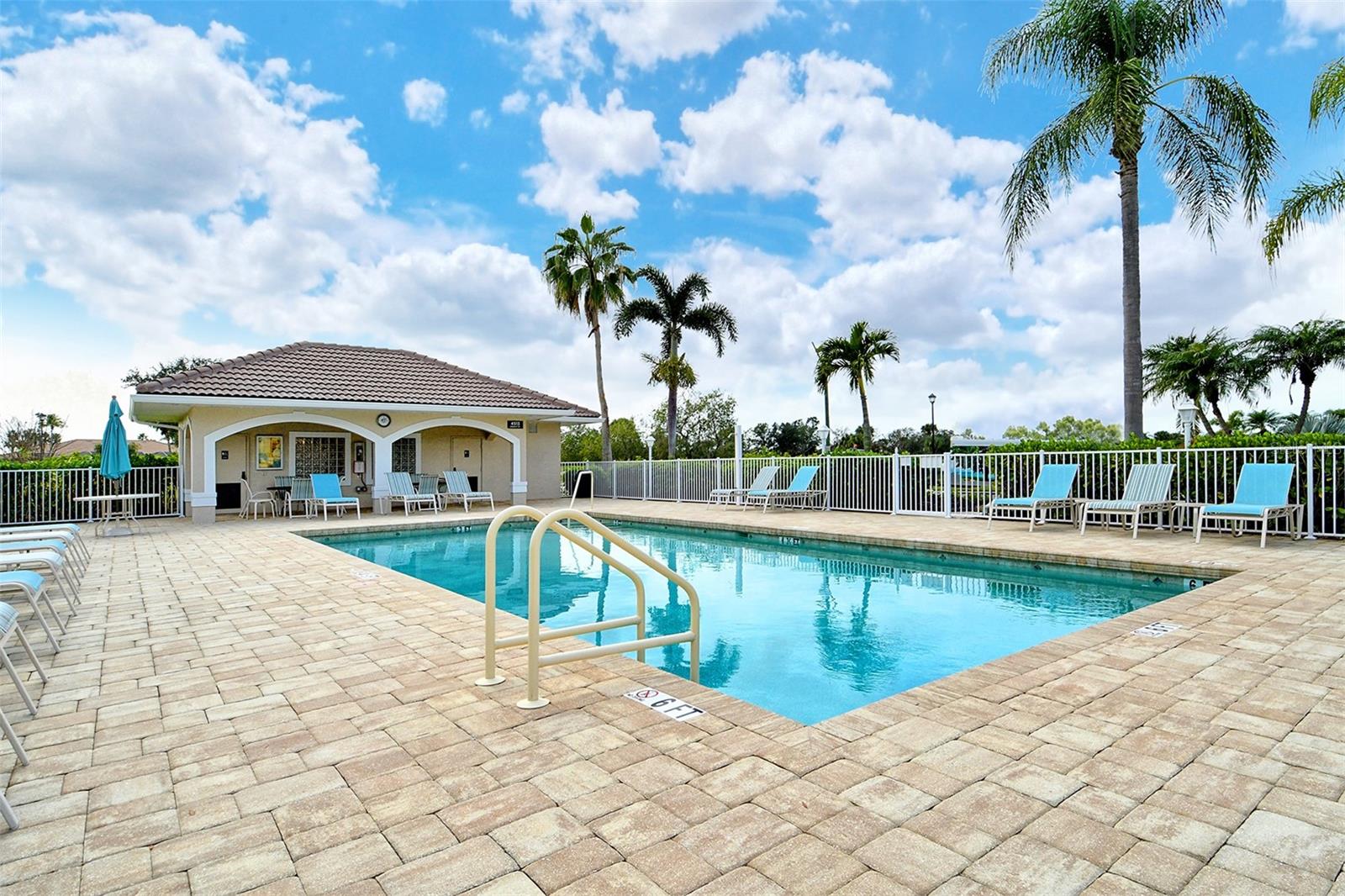 HERITAGE OAKS GOLF & COUNTRY CLUB - Residential