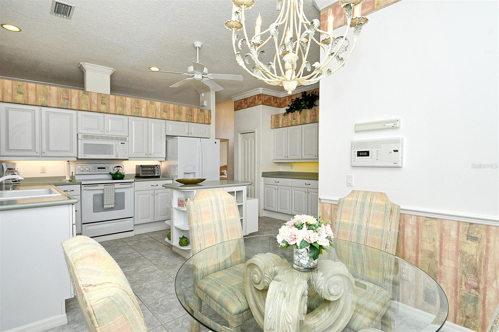 HERITAGE OAKS GOLF & COUNTRY CLUB - Residential