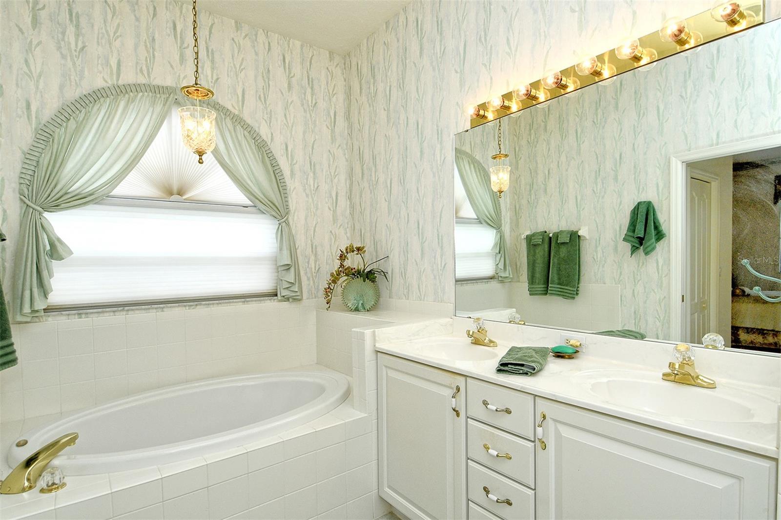 HERITAGE OAKS GOLF & COUNTRY CLUB - Residential