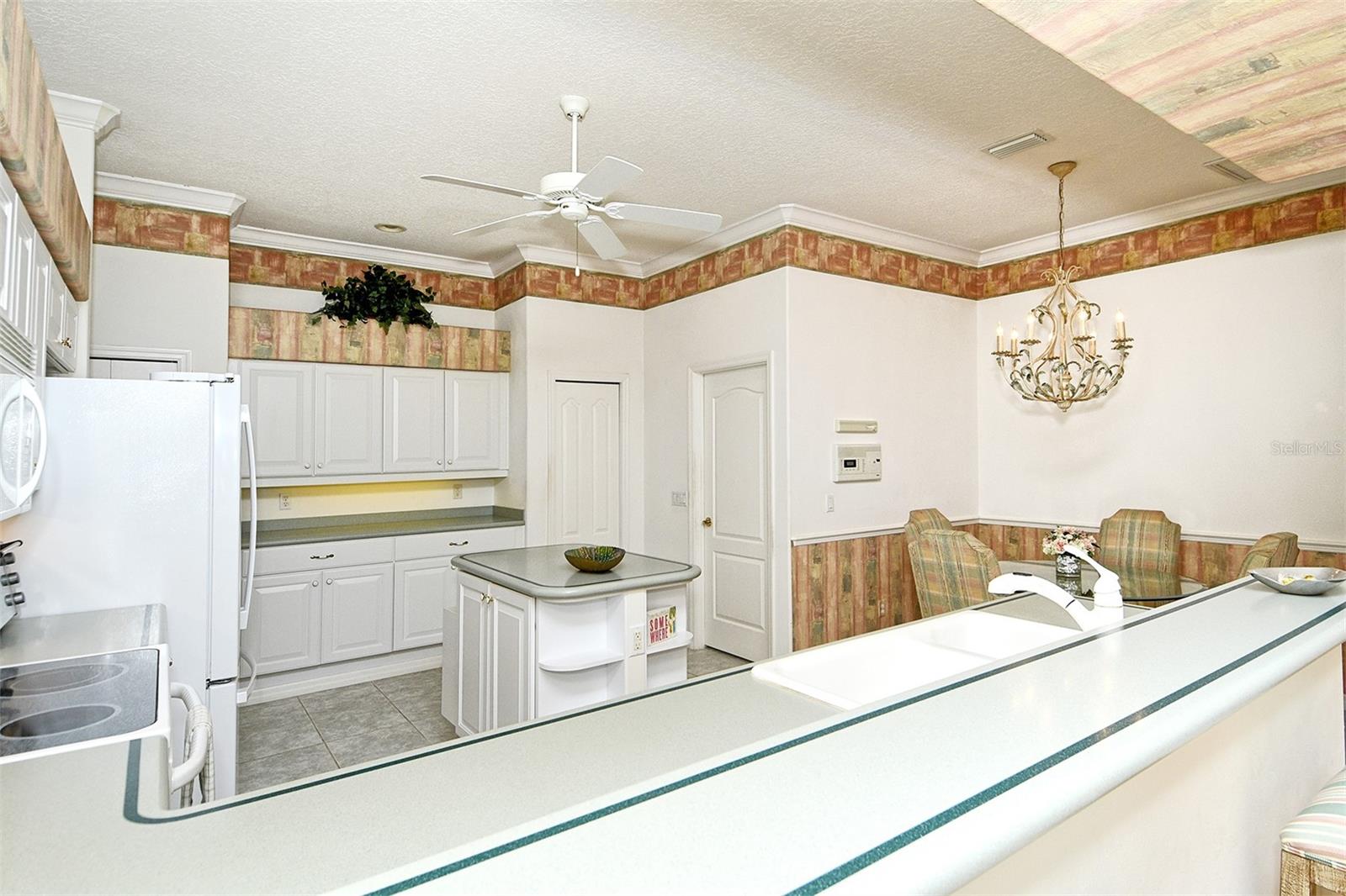 HERITAGE OAKS GOLF & COUNTRY CLUB - Residential