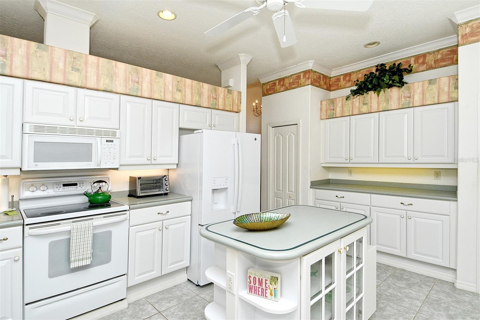 HERITAGE OAKS GOLF & COUNTRY CLUB - Residential