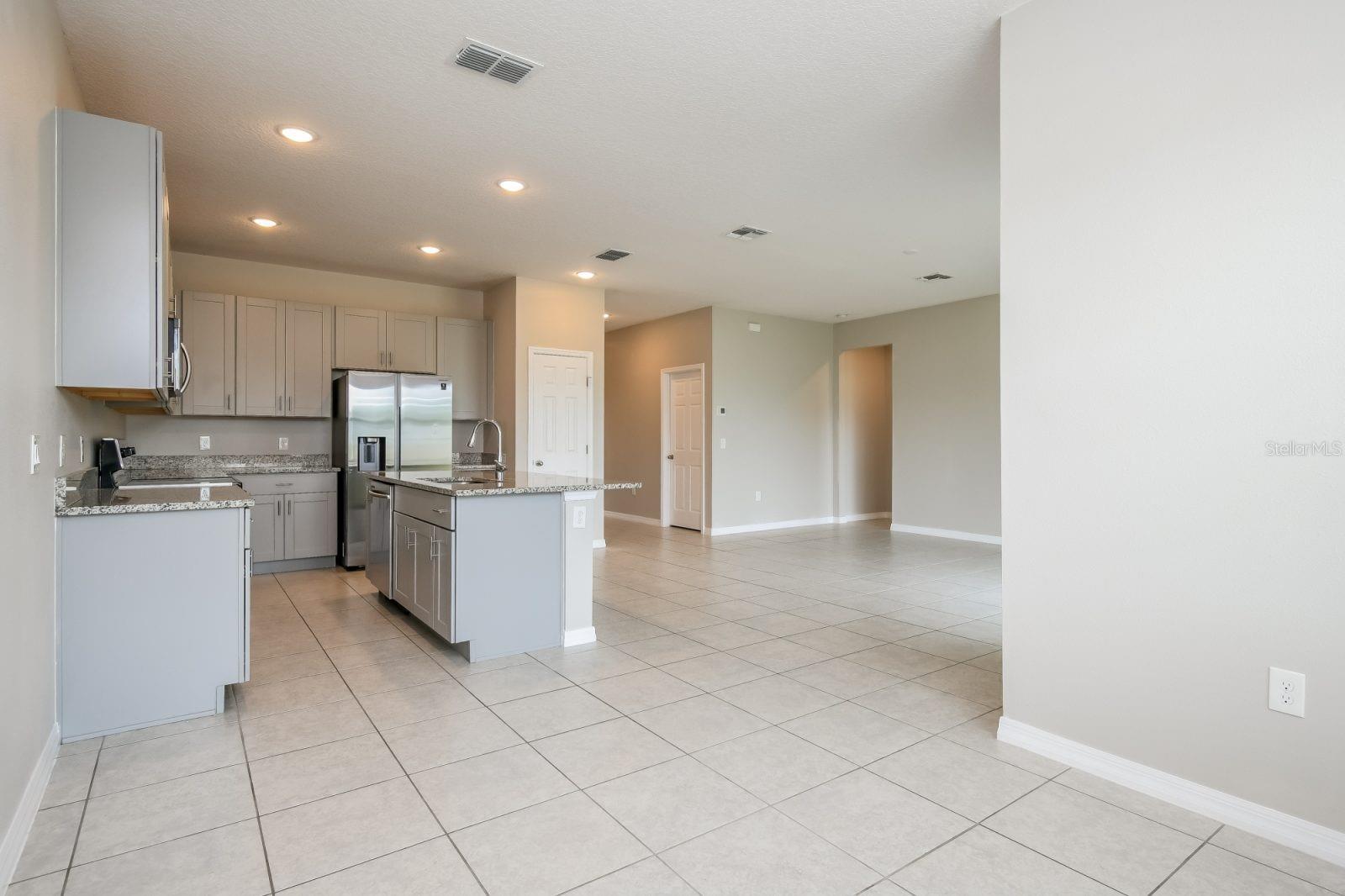 TARPON BAY PH I - Residential Lease