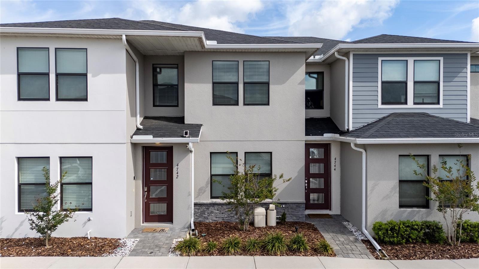 TERRA ESMERALDA TWNHMS - Residential