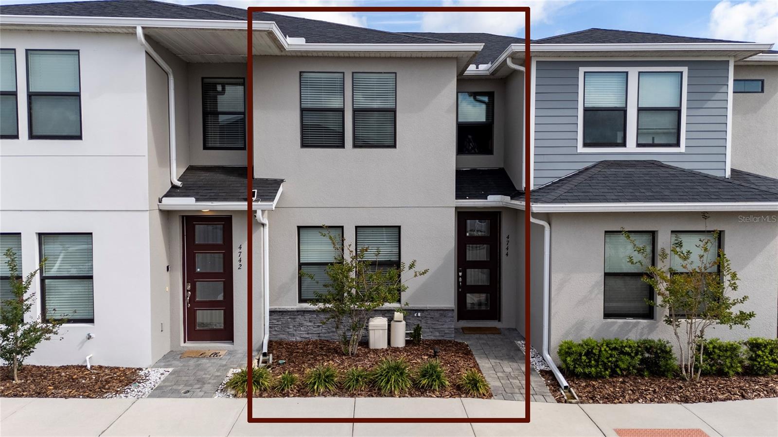 TERRA ESMERALDA TWNHMS - Residential