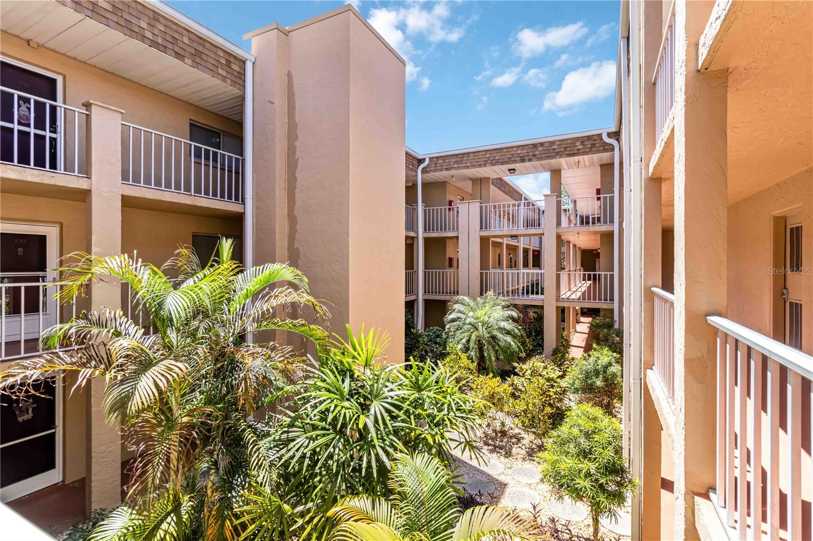 GLEN OAKS GARDEN APTS 3 - Residential Lease