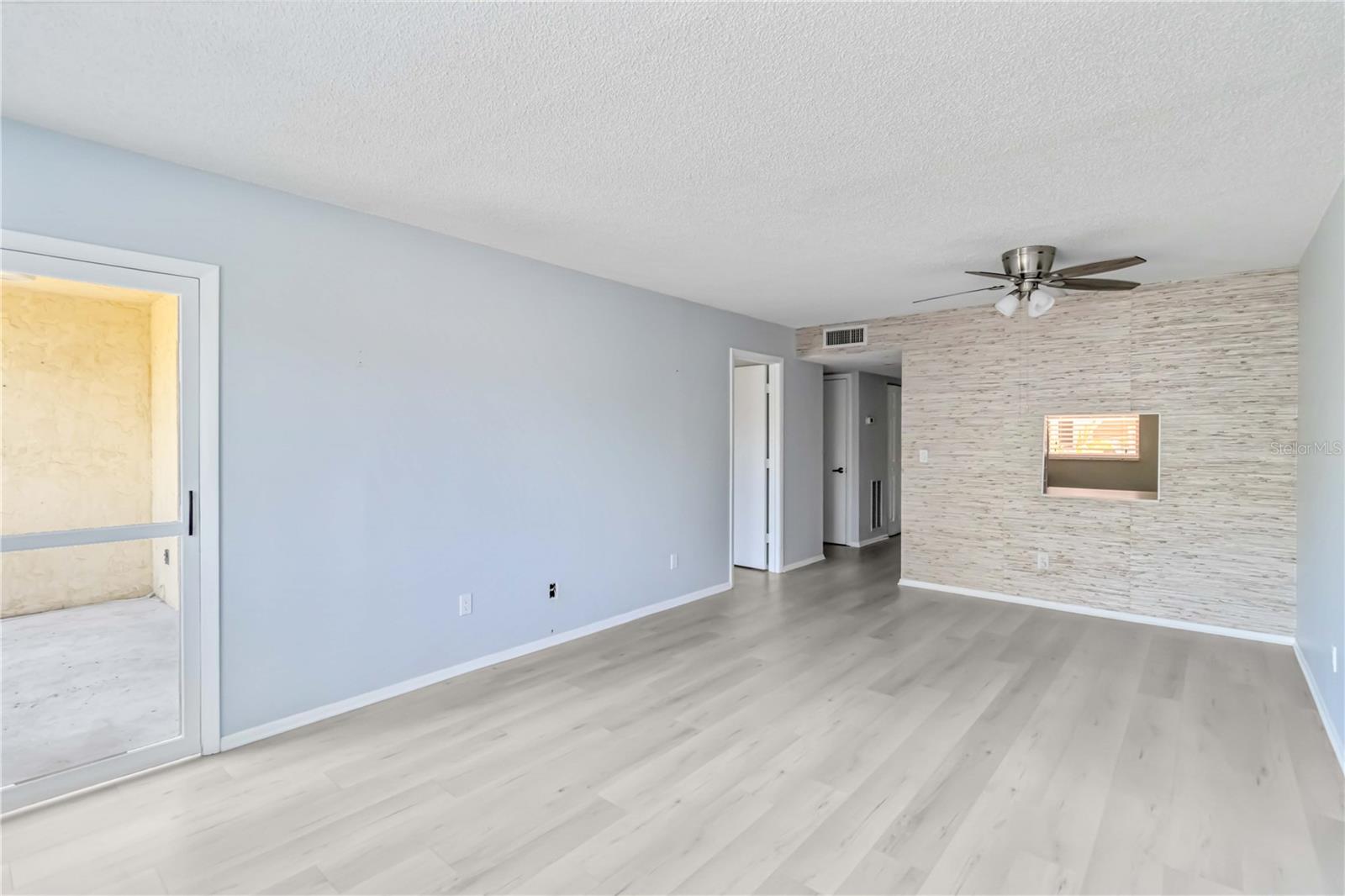 GLEN OAKS GARDEN APTS 3 - Residential Lease