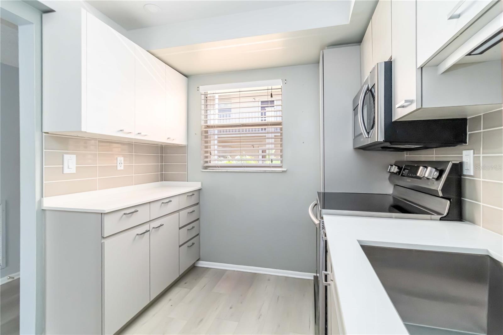 GLEN OAKS GARDEN APTS 3 - Residential Lease