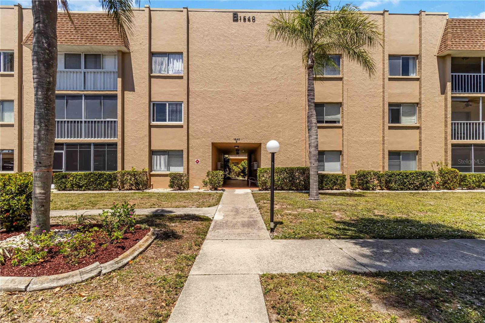 GLEN OAKS GARDEN APTS 3 - Residential Lease