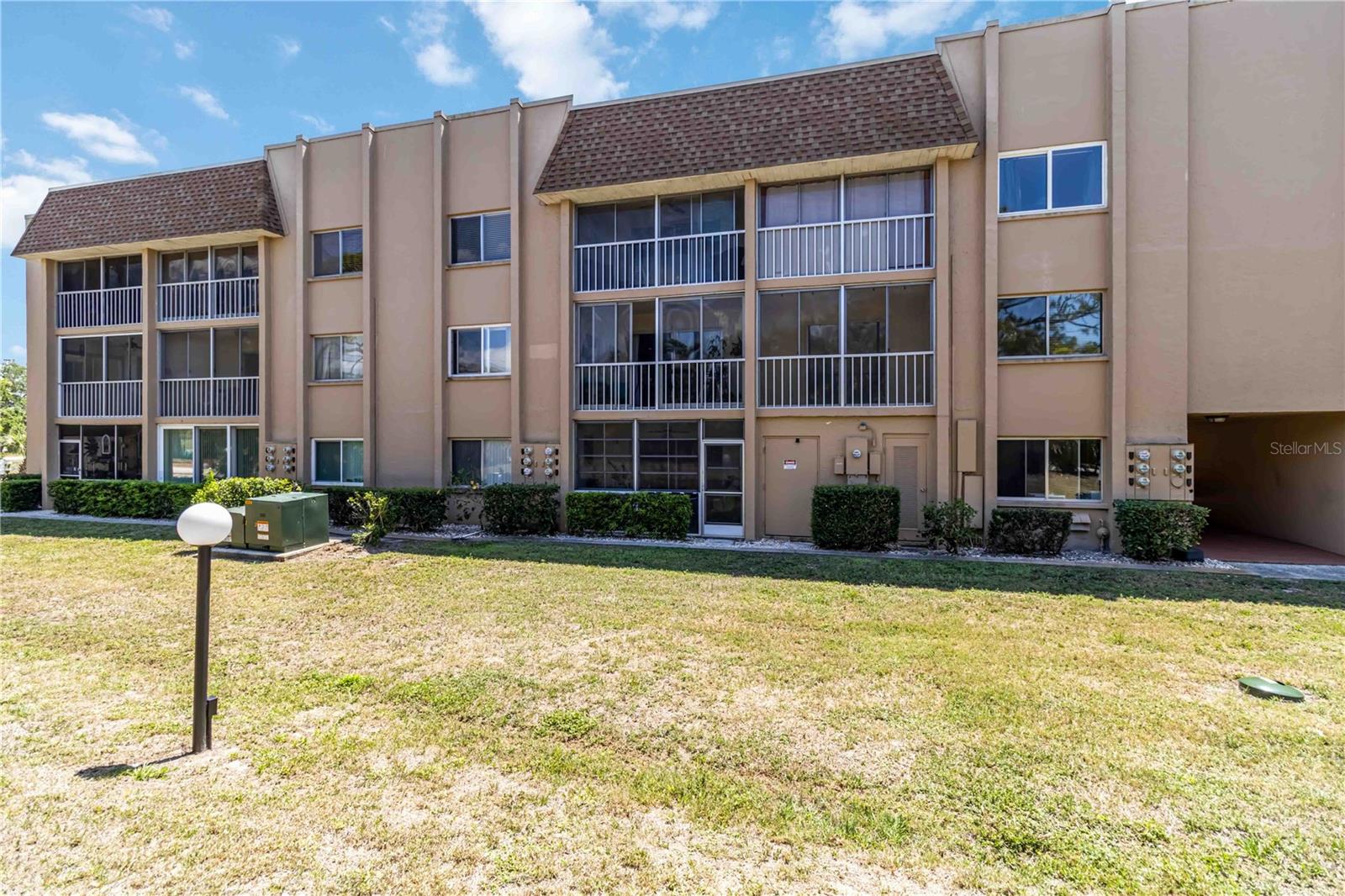 GLEN OAKS GARDEN APTS 3 - Residential Lease