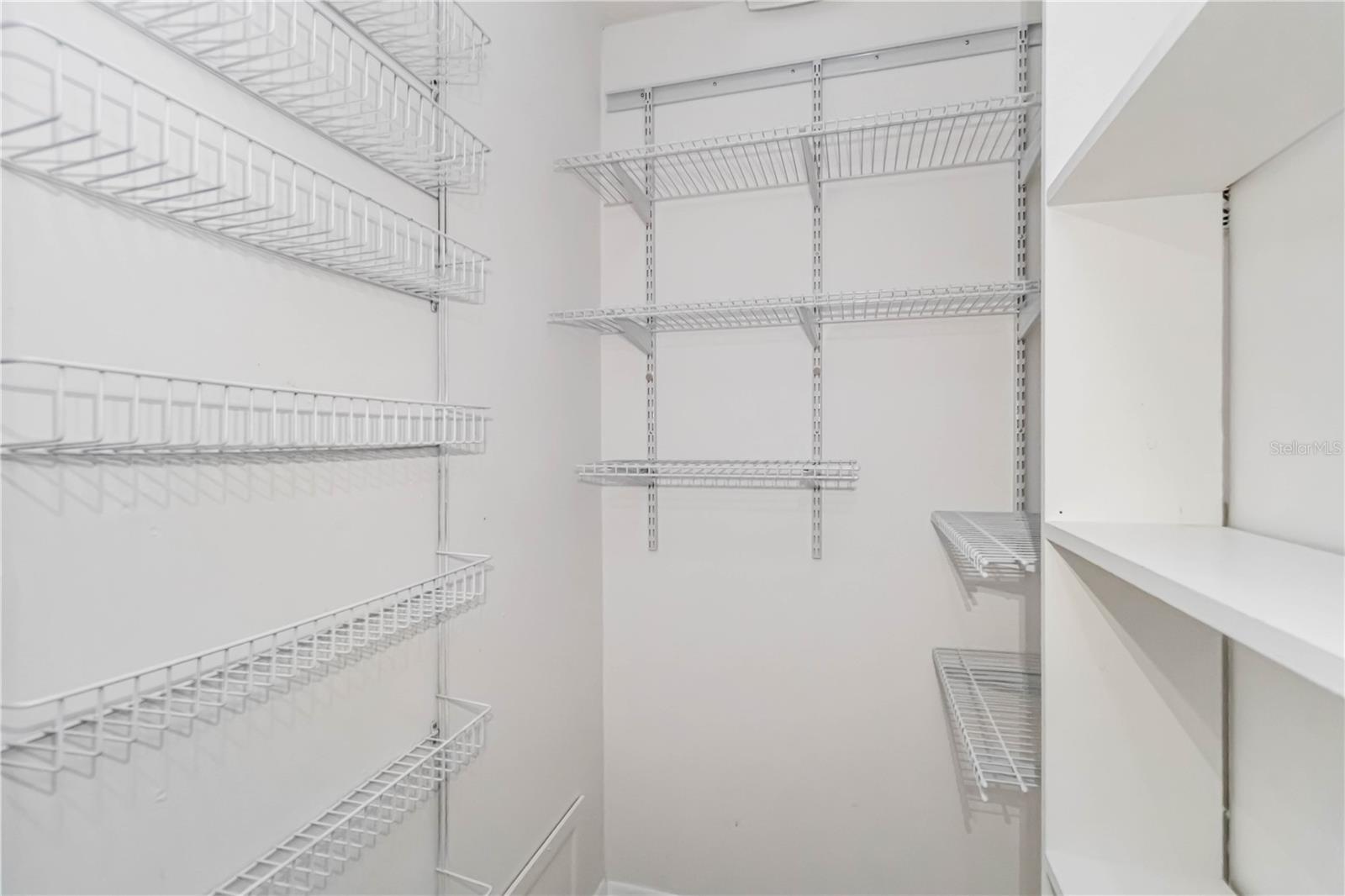 GLEN OAKS GARDEN APTS 3 - Residential Lease