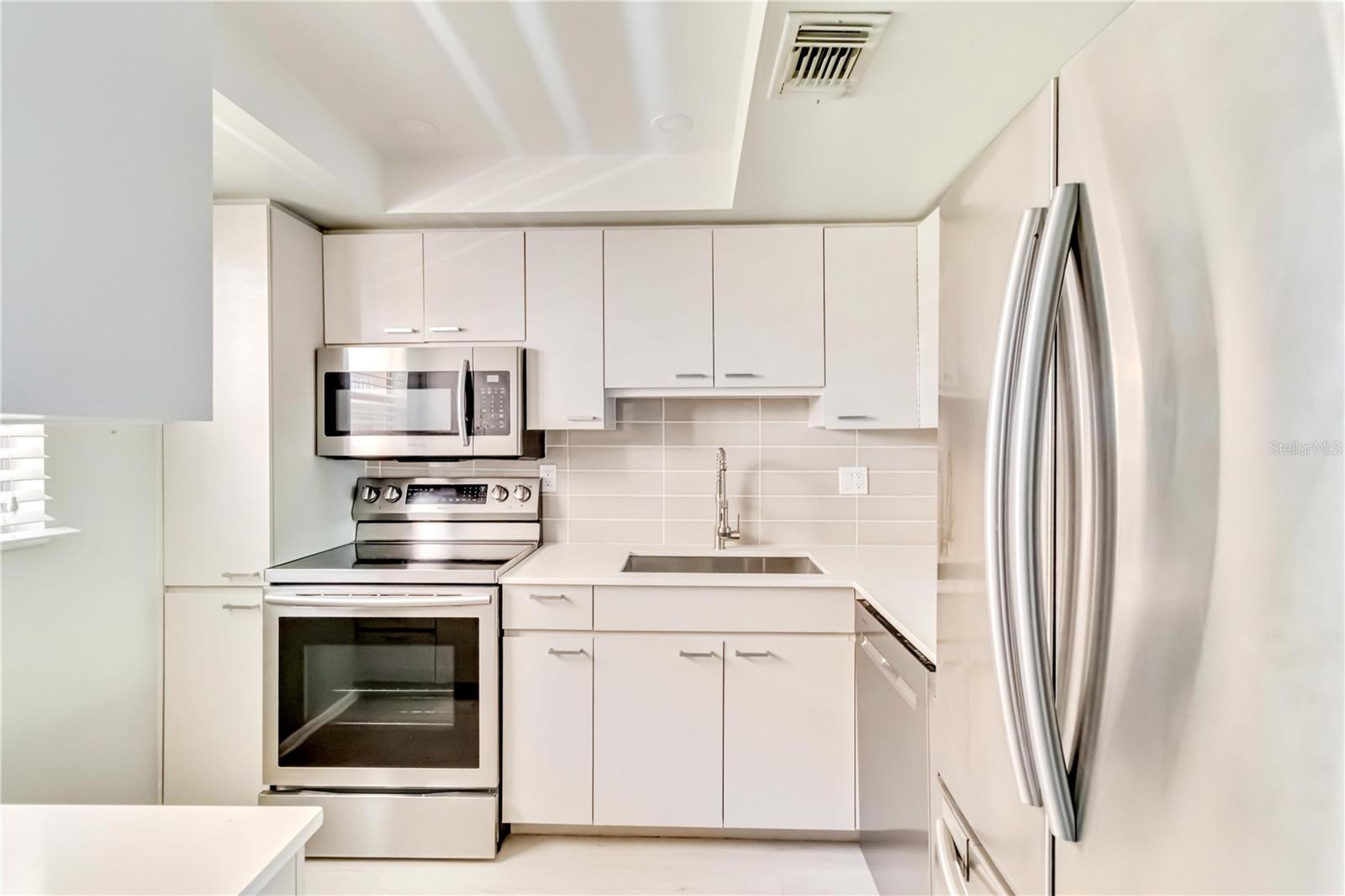 GLEN OAKS GARDEN APTS 3 - Residential Lease