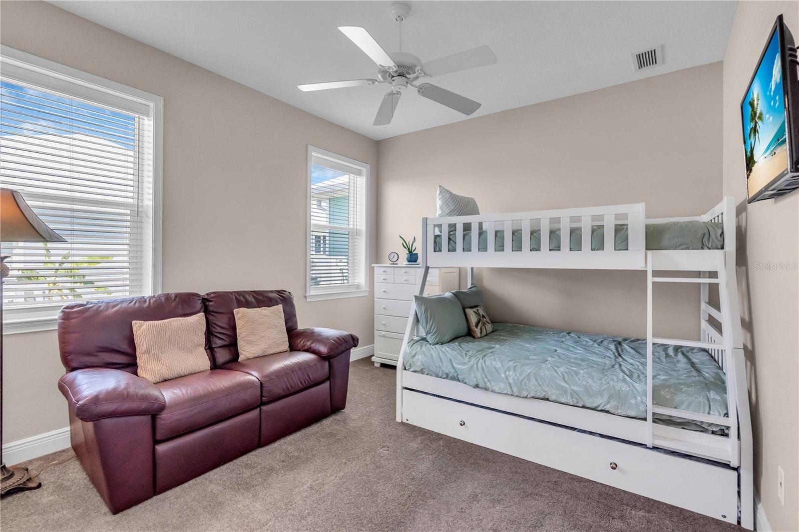 COTTAGES OF CURRY CREEK - Residential Lease