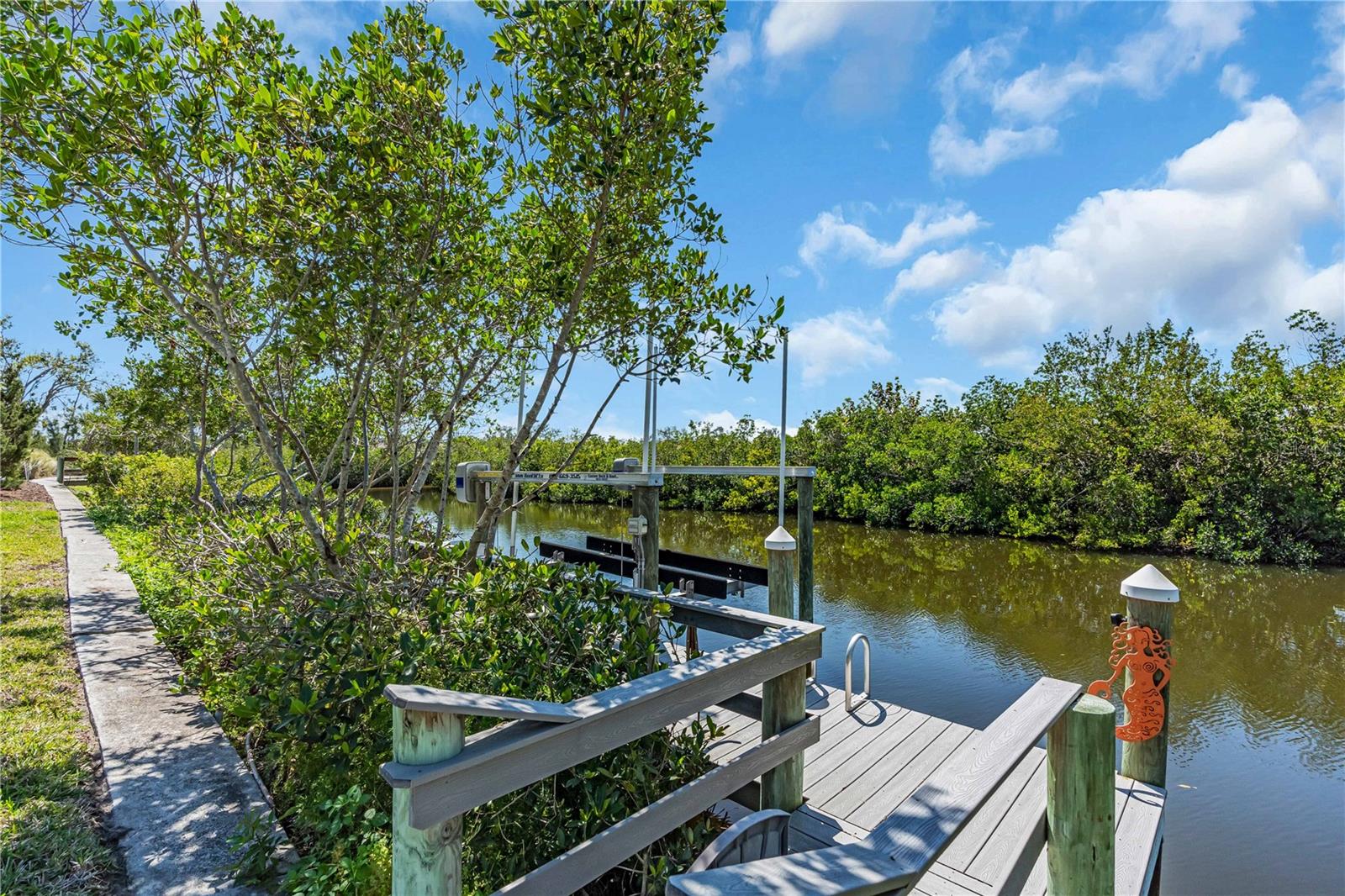 COTTAGES OF CURRY CREEK - Residential Lease