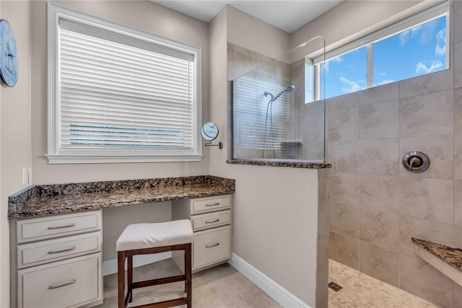 COTTAGES OF CURRY CREEK - Residential Lease