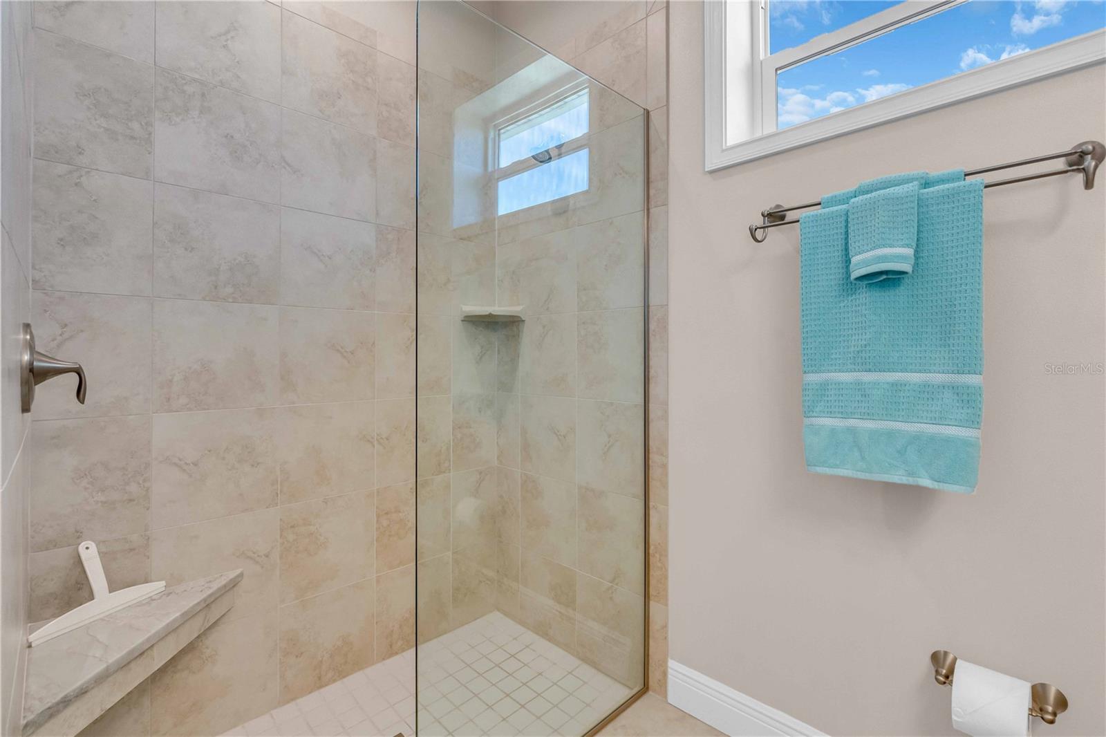 COTTAGES OF CURRY CREEK - Residential Lease