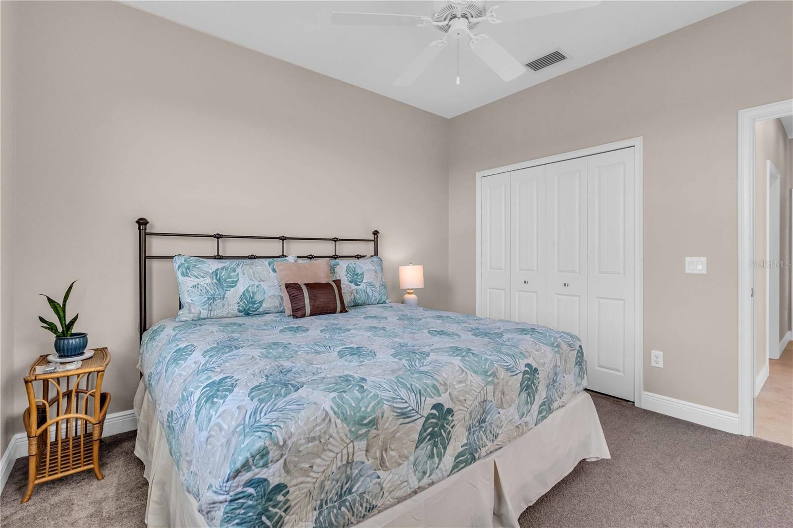 COTTAGES OF CURRY CREEK - Residential Lease