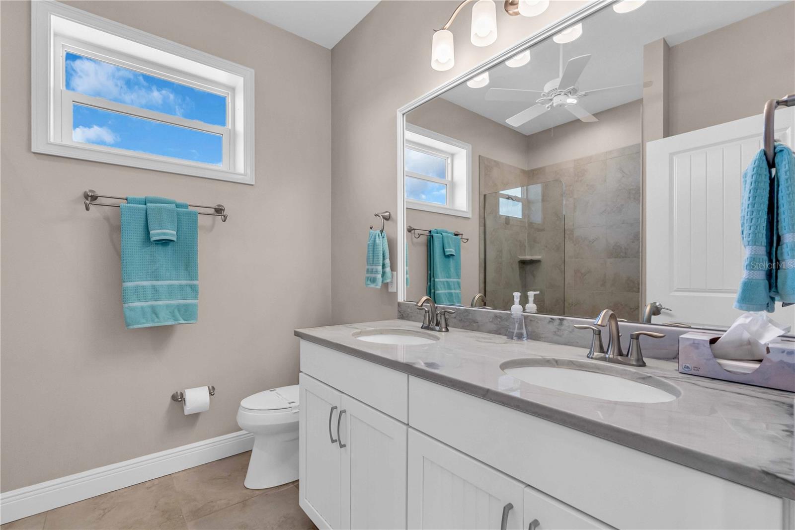 COTTAGES OF CURRY CREEK - Residential Lease