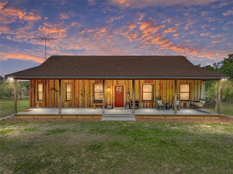 Photo of 35657 Ashley Lane, Dade City, FL 33523 (MLS # TB8375439)