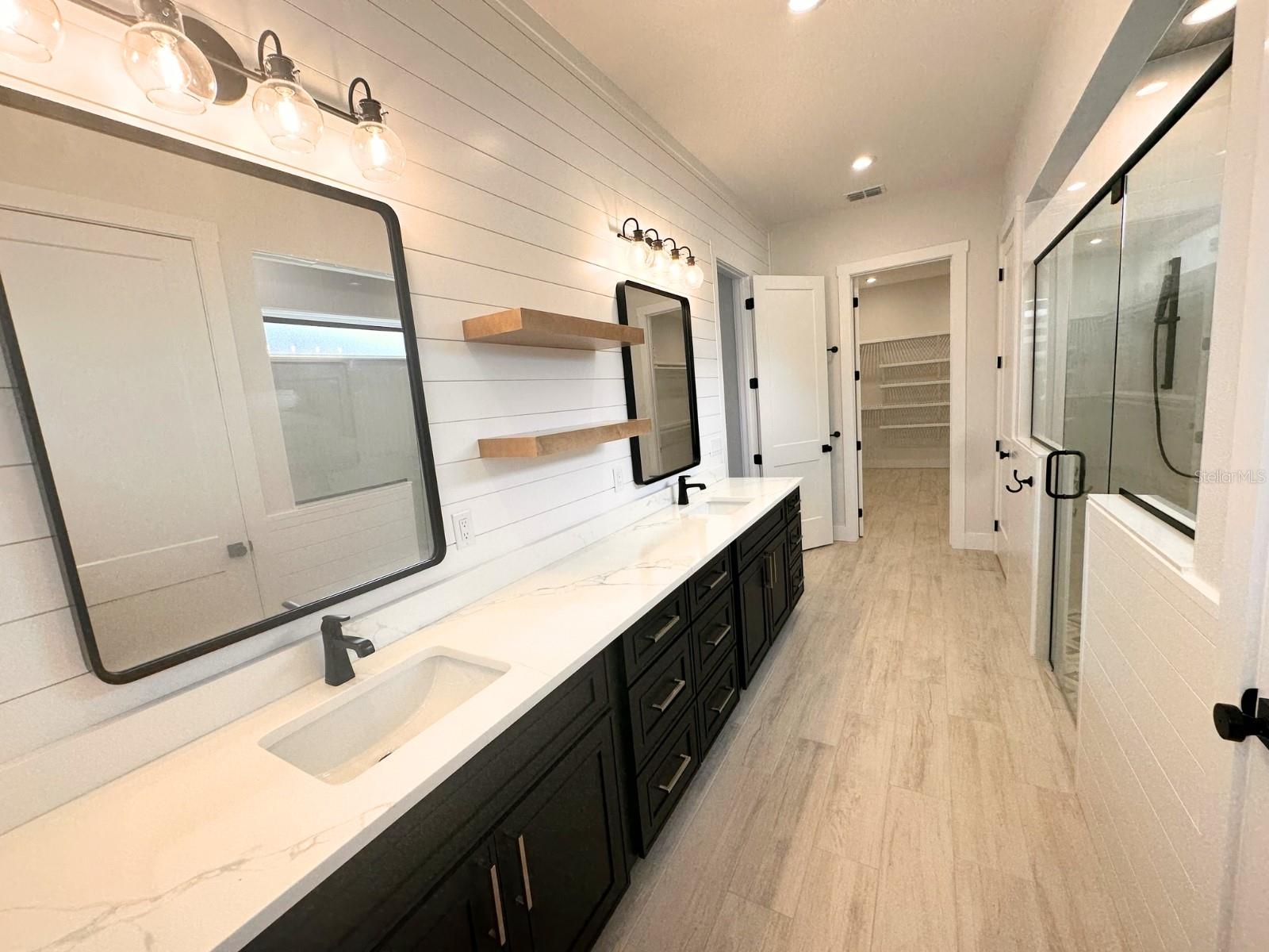 WOODPOINTE PHASE THREE - Residential