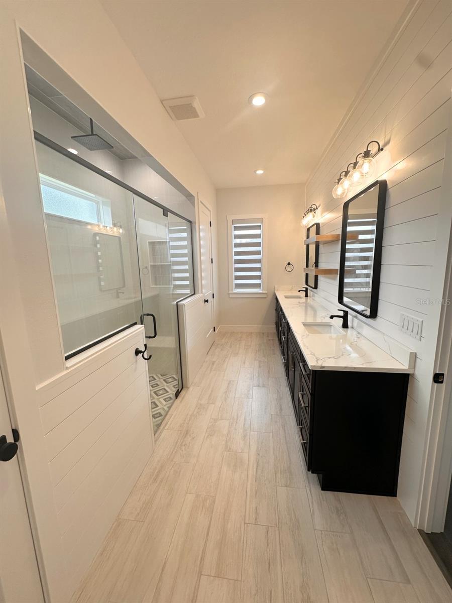 WOODPOINTE PHASE THREE - Residential