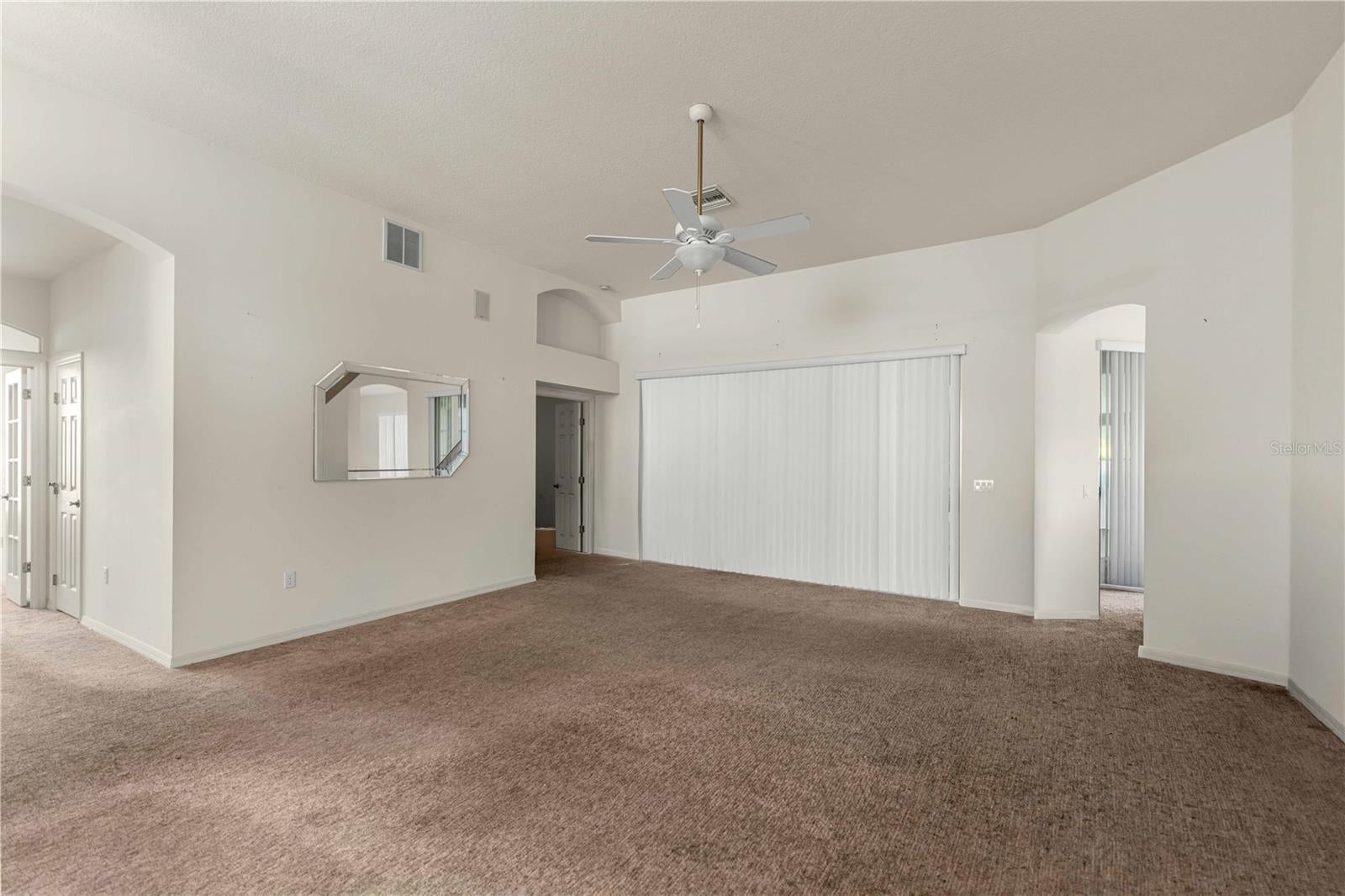 385 W BARCLAY COURT