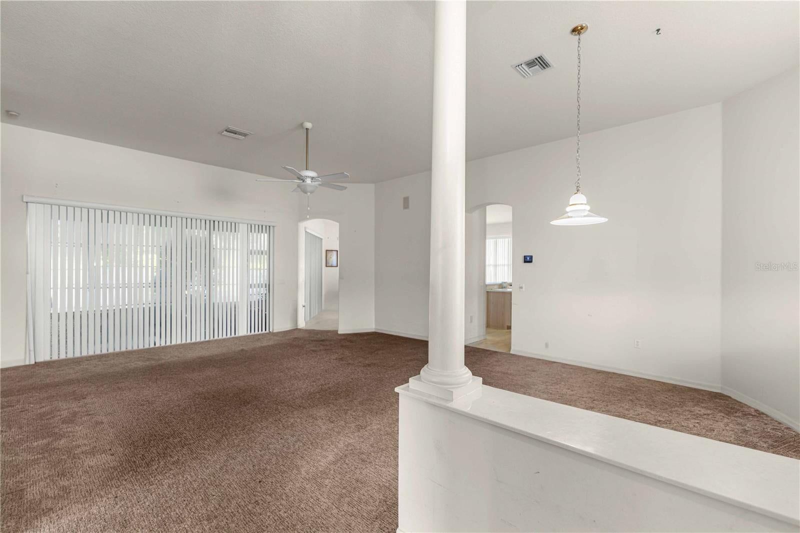 385 W BARCLAY COURT