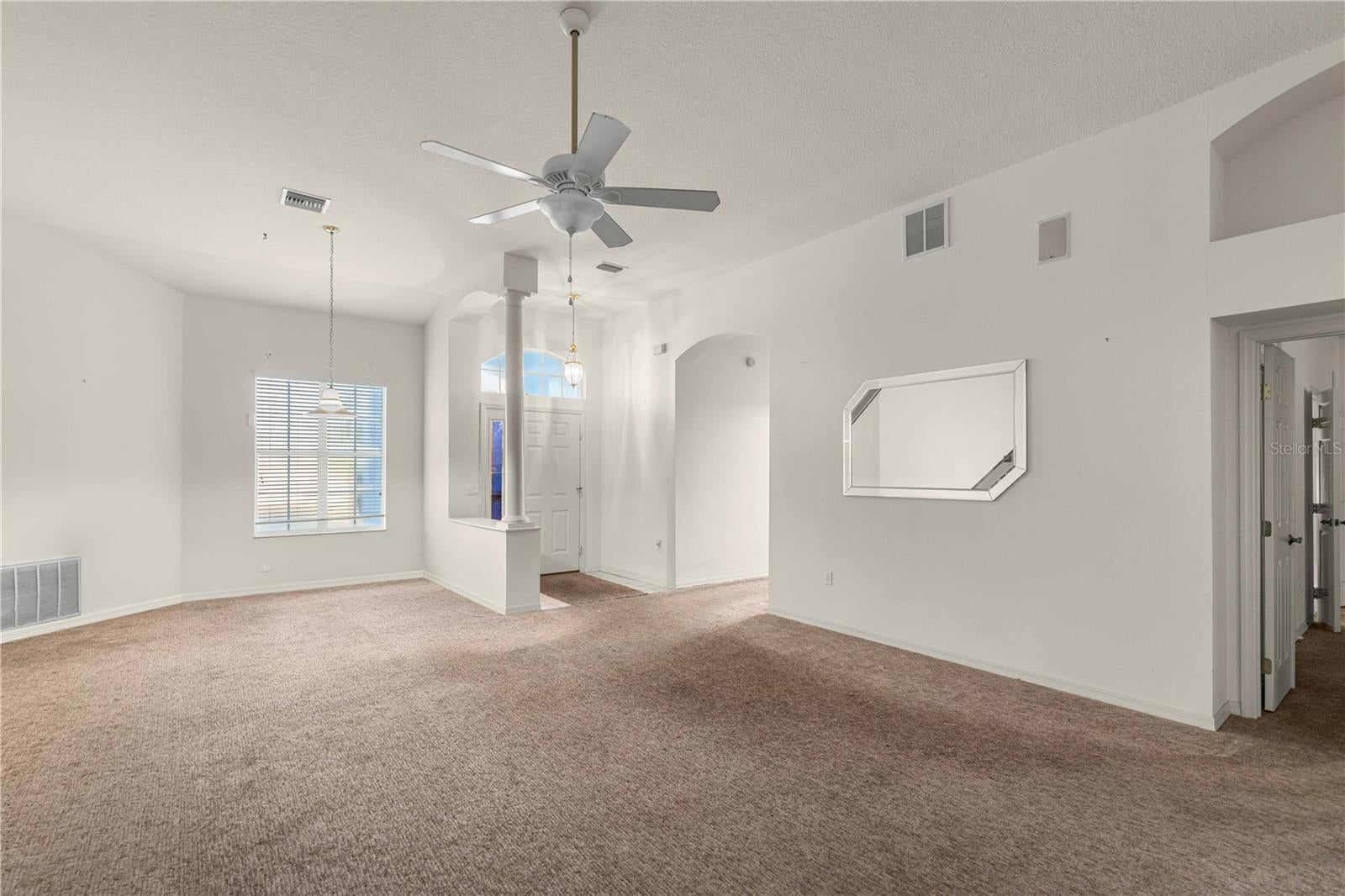 385 W BARCLAY COURT