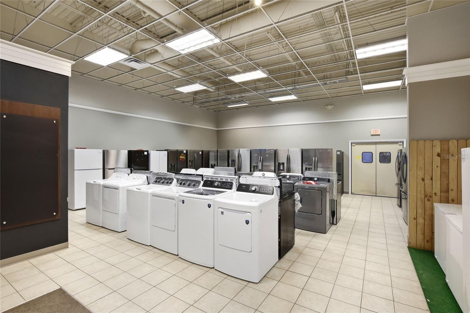 YOUNGS BARTOW PLAZA CONDO COM - Commercial Sale