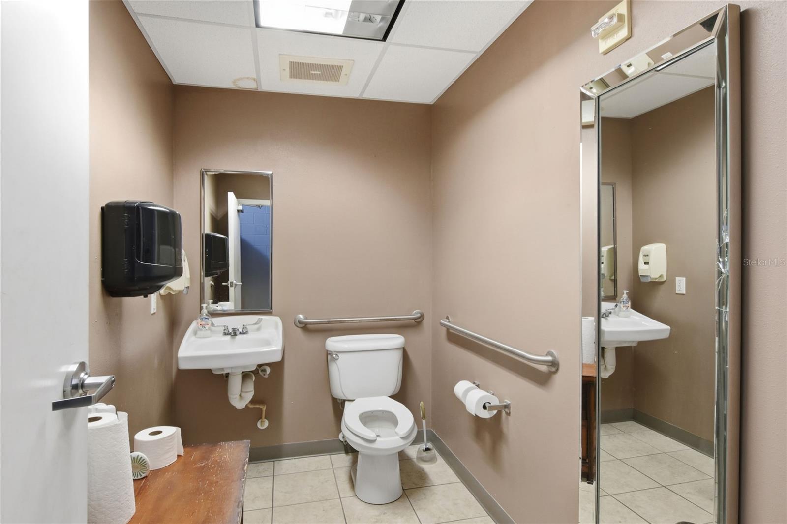 YOUNGS BARTOW PLAZA CONDO COM - Commercial Sale