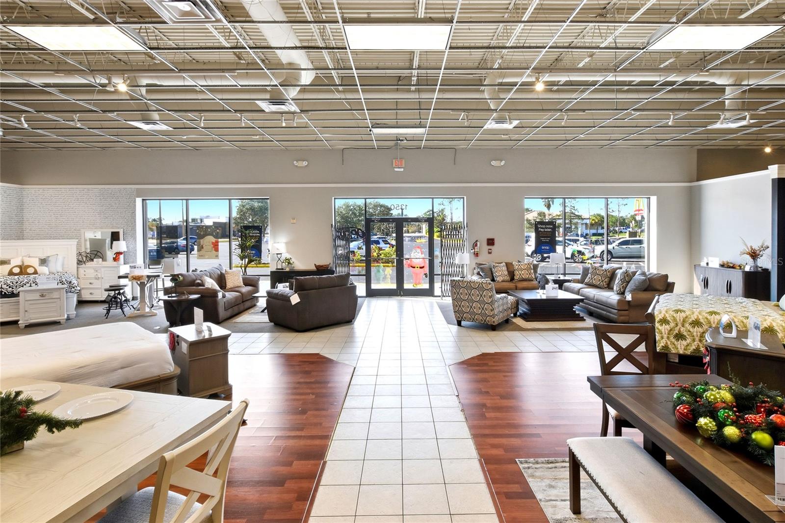 YOUNGS BARTOW PLAZA CONDO COM - Commercial Sale