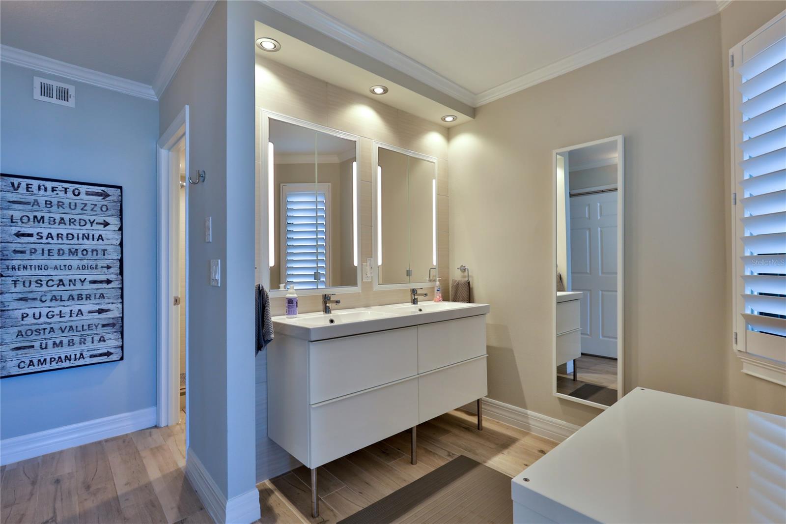 Ebb Tide Condo - Residential