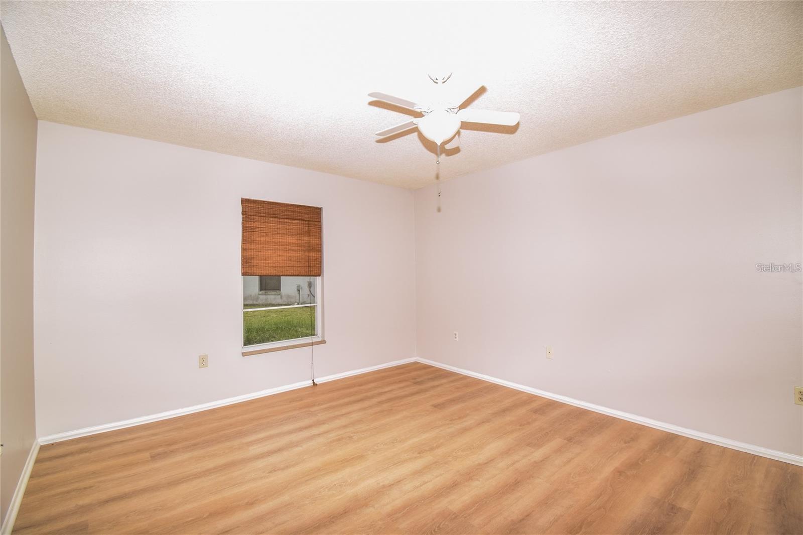 COUNTRY MEADOWS - Residential Lease