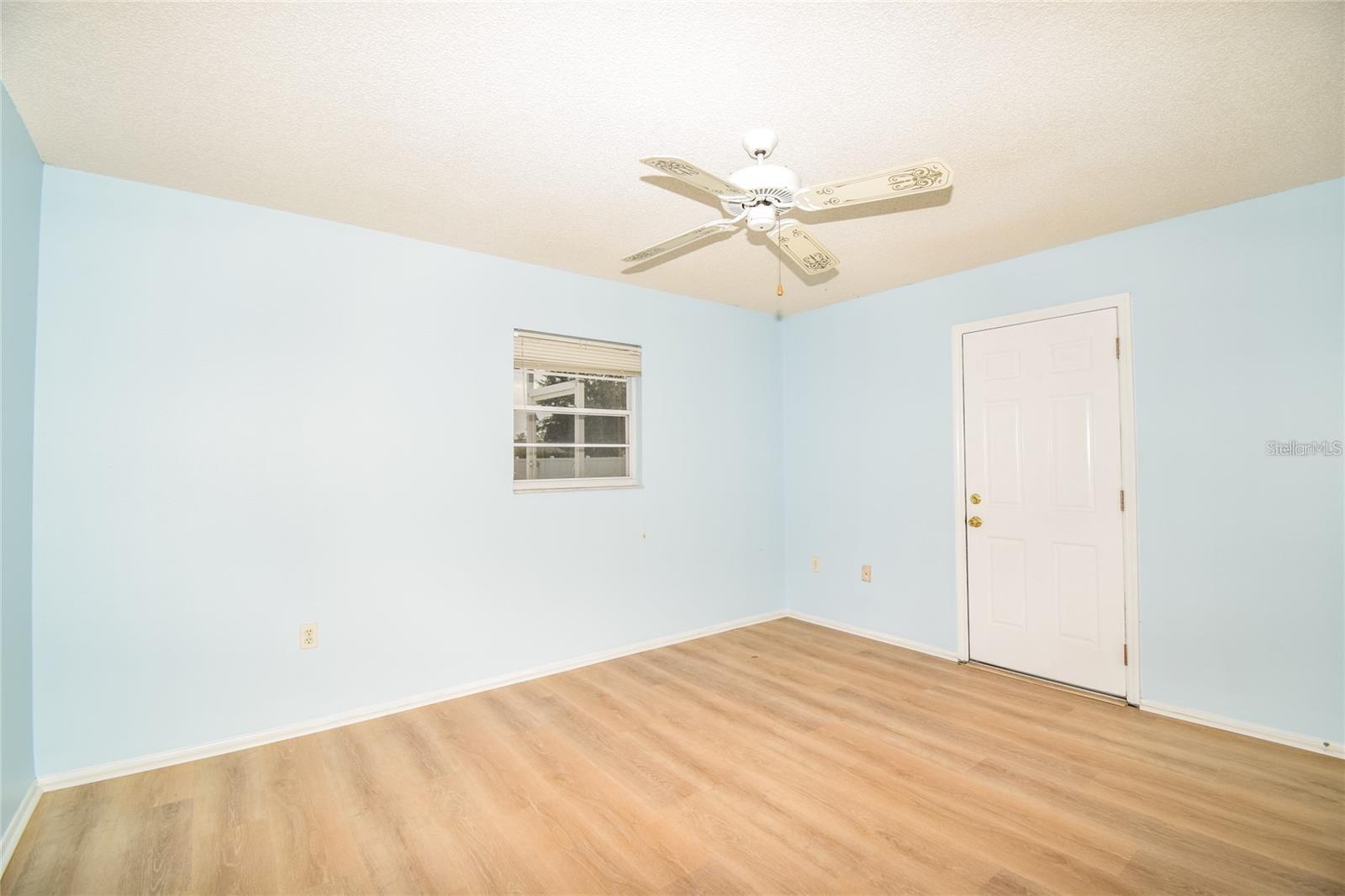 COUNTRY MEADOWS - Residential Lease