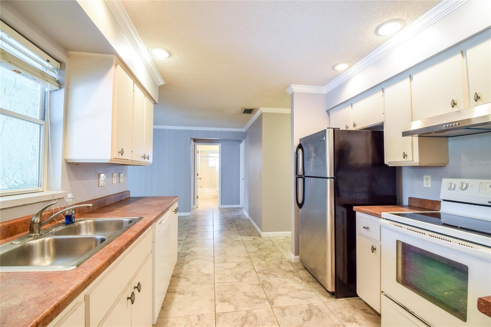 COUNTRY MEADOWS - Residential Lease