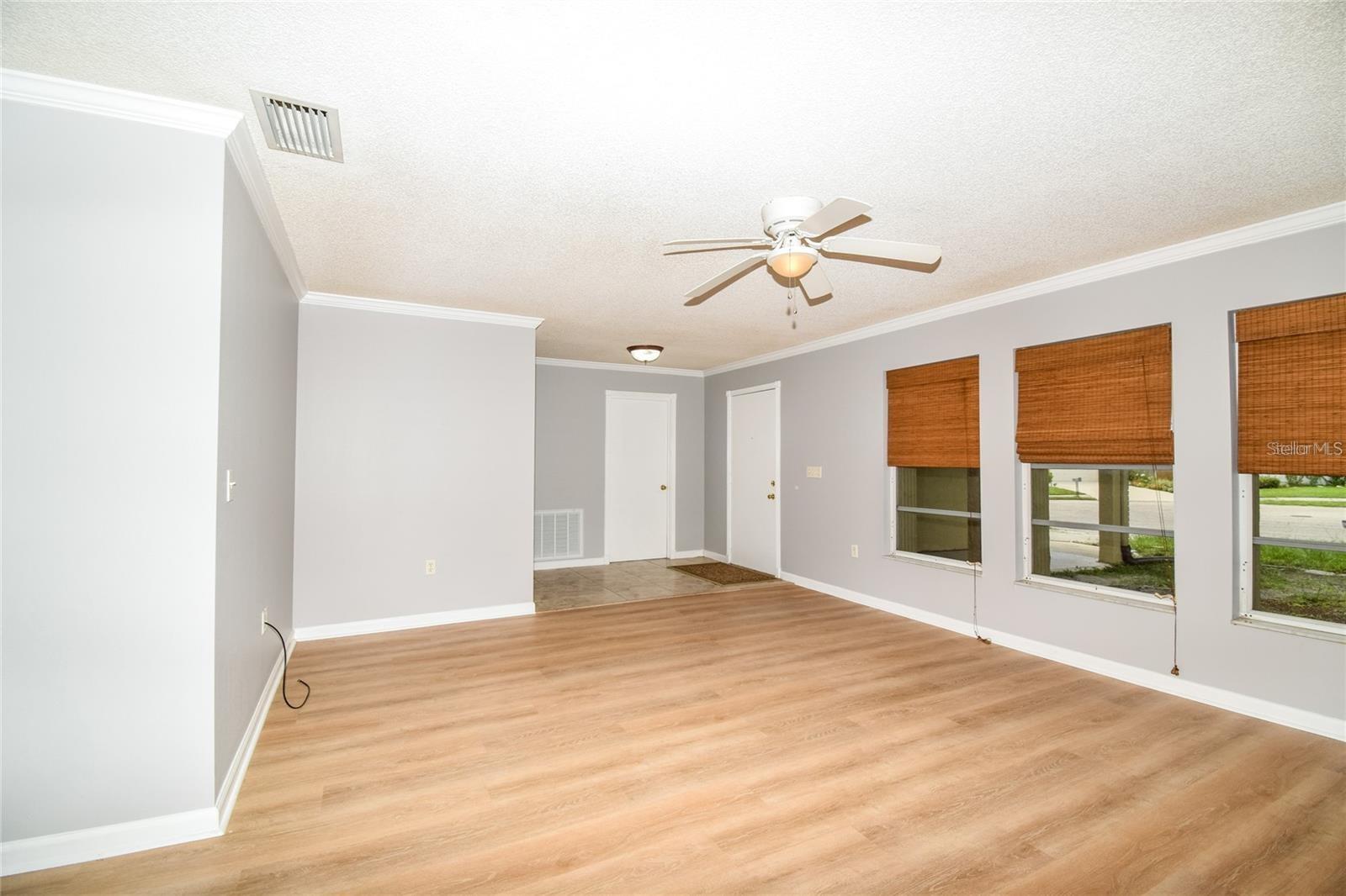 COUNTRY MEADOWS - Residential Lease