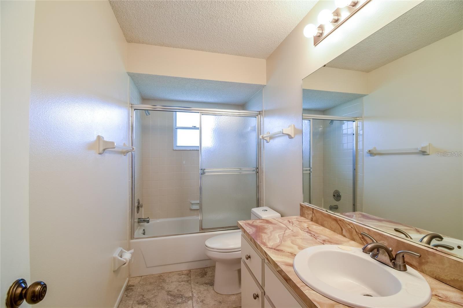 COUNTRY MEADOWS - Residential Lease