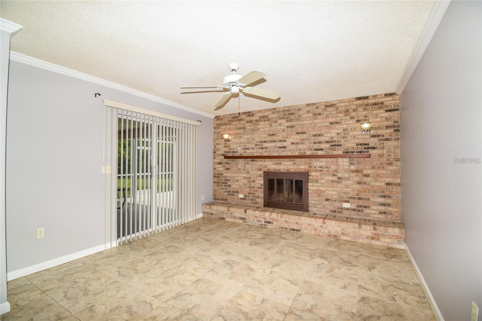 COUNTRY MEADOWS - Residential Lease