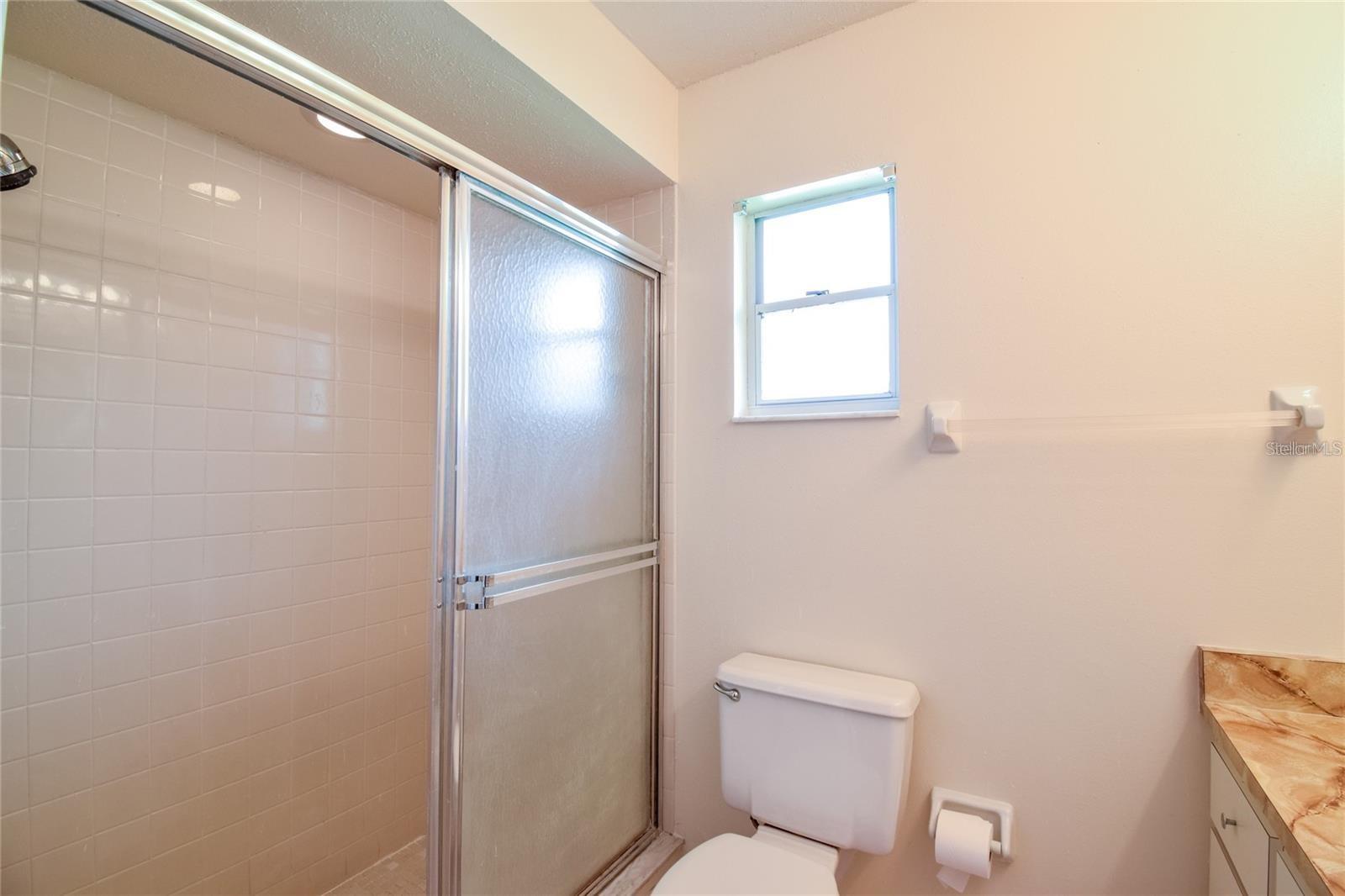 COUNTRY MEADOWS - Residential Lease