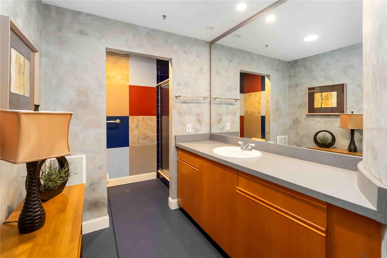 CHINA GLASS WAREHOUSE LOFTS CONDO - Residential Lease