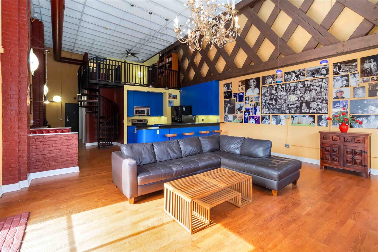 CHINA GLASS WAREHOUSE LOFTS CONDO - Residential Lease