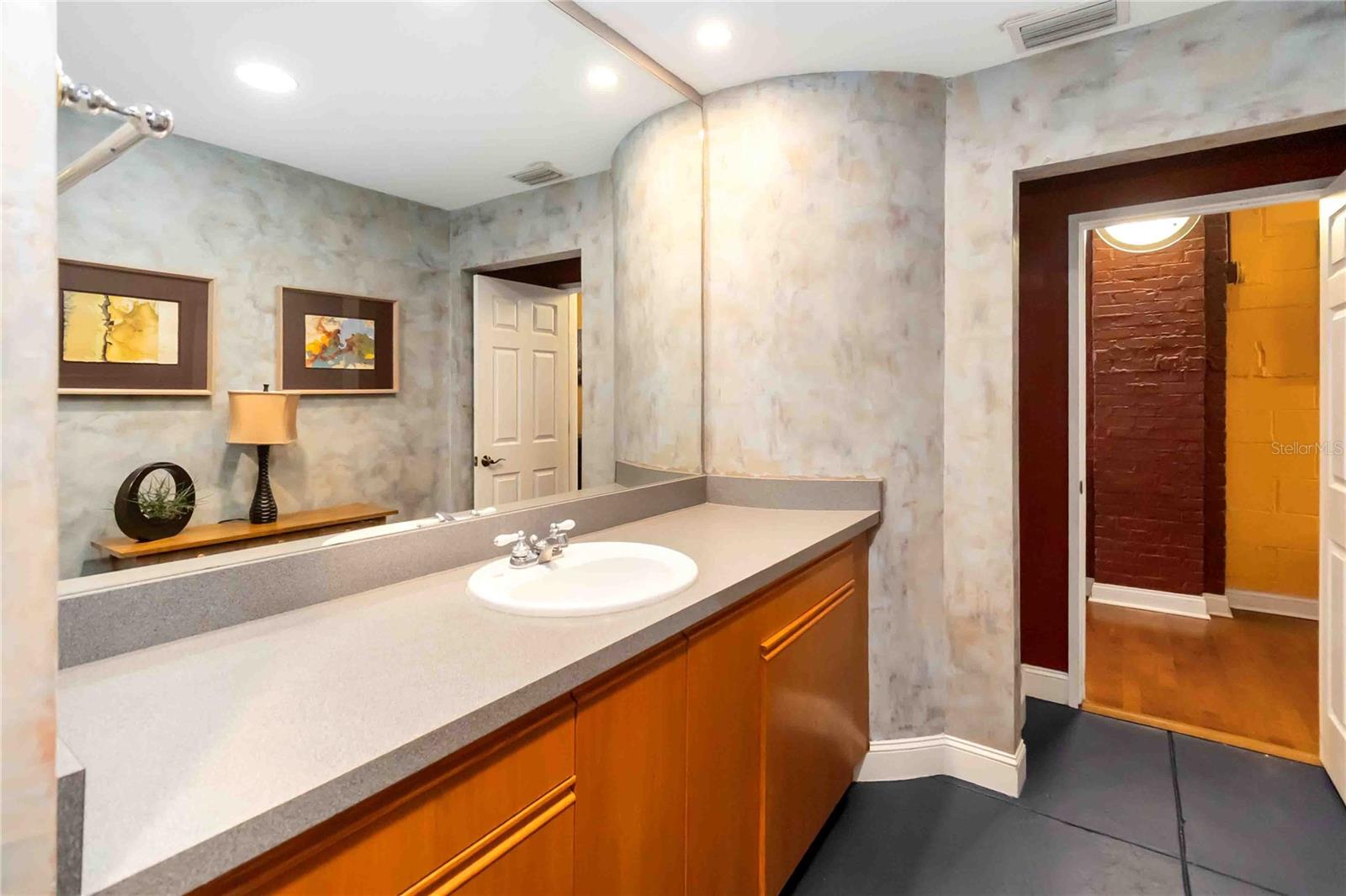 CHINA GLASS WAREHOUSE LOFTS CONDO - Residential Lease