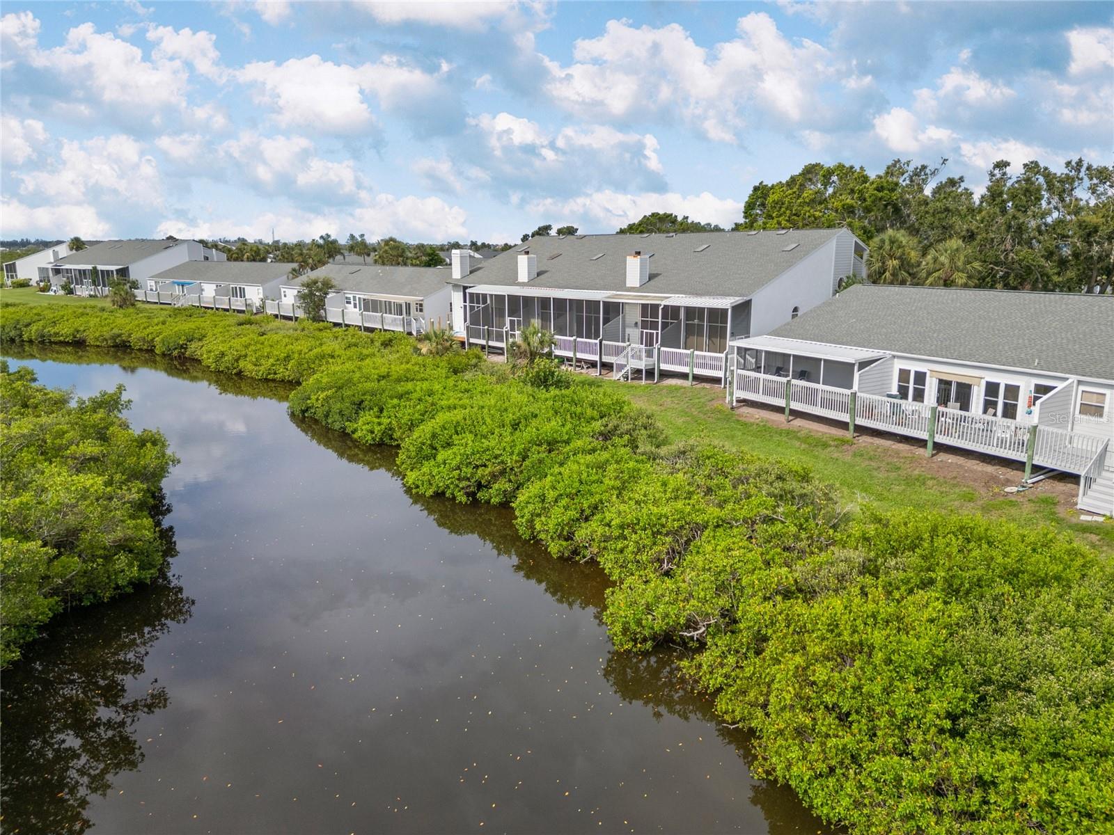 805 WATERSIDE LANE